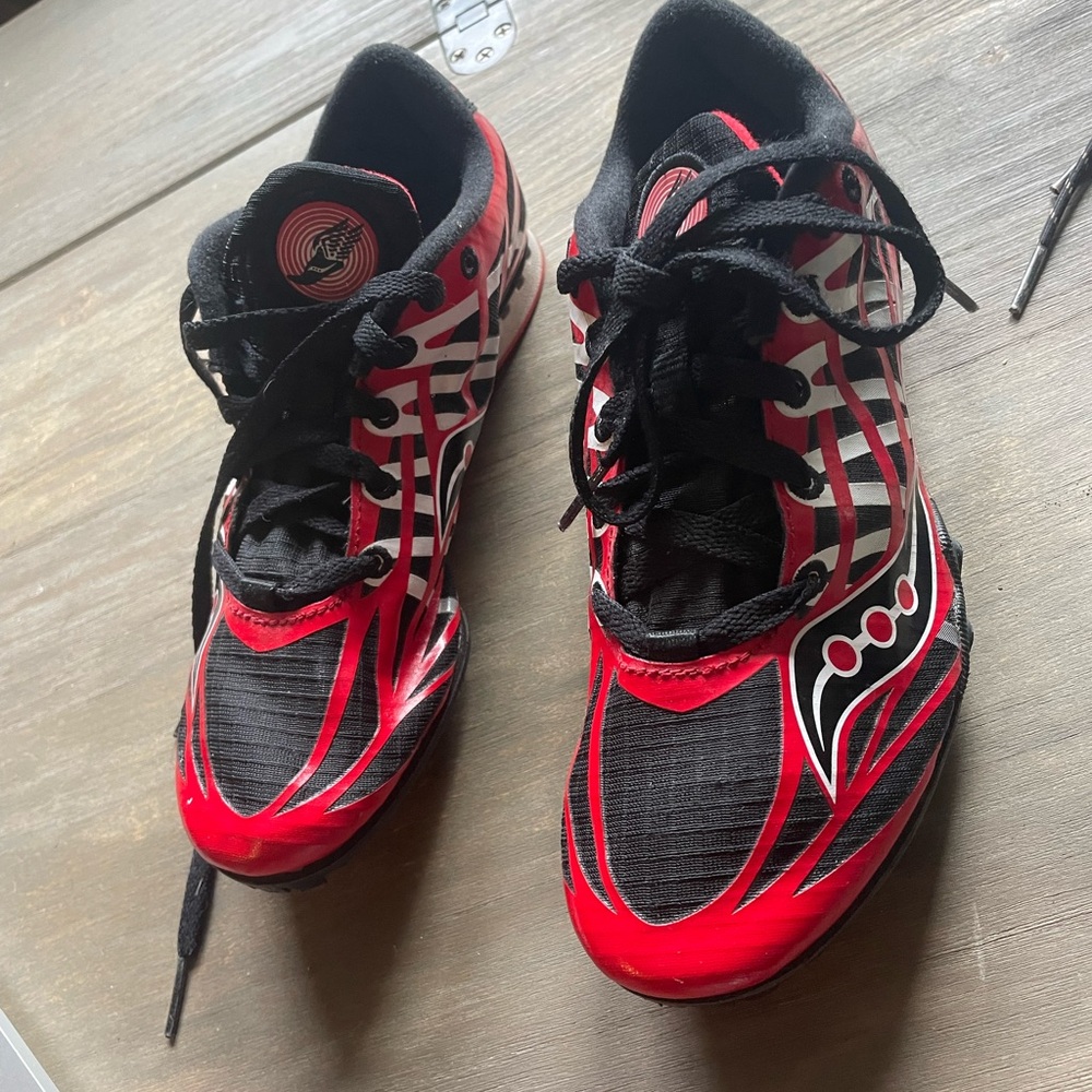 Saucony velocity men spikes size 5